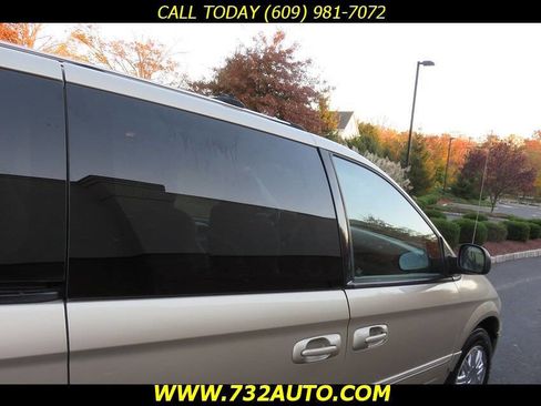 Used 2006 Chrysler Town & Country Limited w/ Trailer Tow Prep Group image 28