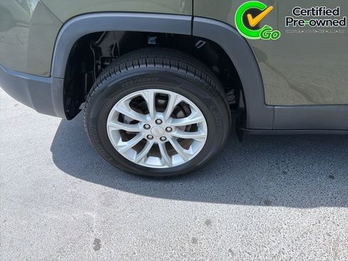 Certified 2019 Jeep Cherokee Latitude w/ Popular Appearance Group FWD image 17