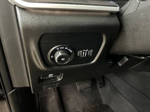 Used 2023 Jeep Grand Cherokee Limited w/ Black Appearance Package AWD/4WD image 14