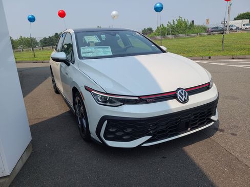 New 2025 Volkswagen GTI SE image 2
