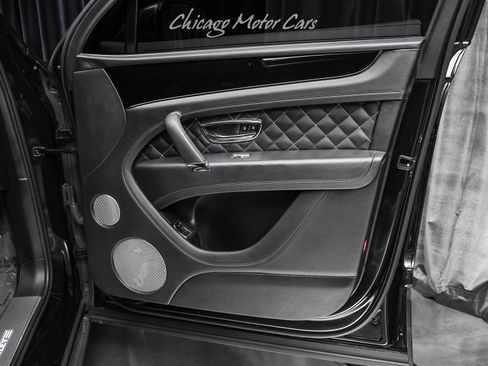 Used 2017 Bentley Bentayga AWD/4WD image 42