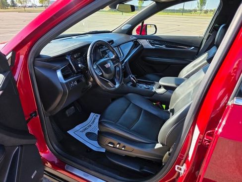 Used 2023 Cadillac XT6 Premium Luxury image 8