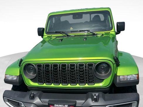 Used 2025 Jeep Gladiator Sport AWD/4WD image 3