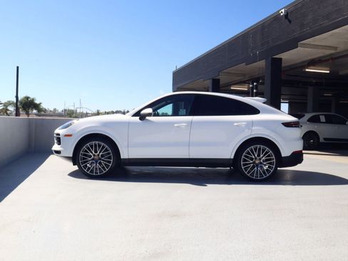 Certified 2023 Porsche Cayenne S w/ Premium Package Plus AWD/4WD image 2