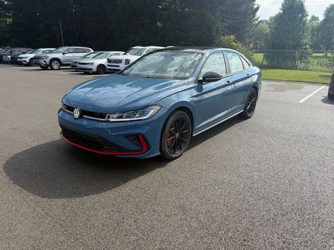 Used 2025 Volkswagen Jetta GLI Autobahn FWD image 2