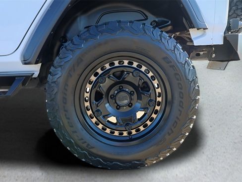 Used 2021 Jeep Wrangler Unlimited Islander image 25