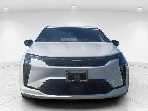 New 2027 Chrysler Pacifica Limited FWD image 2