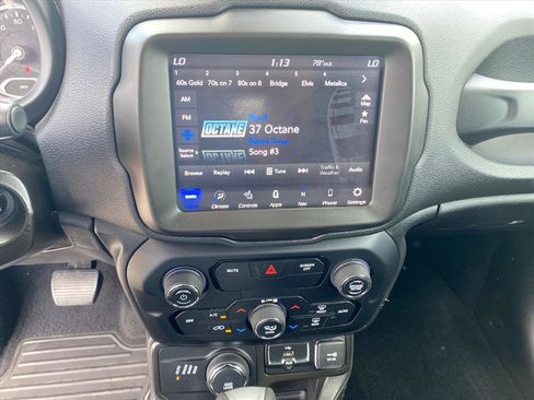 Used 2020 Jeep Renegade Latitude w/ UConnect 8.4 Nav Group AWD/4WD image 11