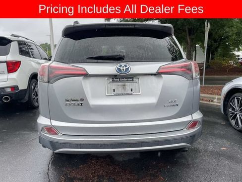 Used 2017 Toyota RAV4 XLE AWD/4WD image 6