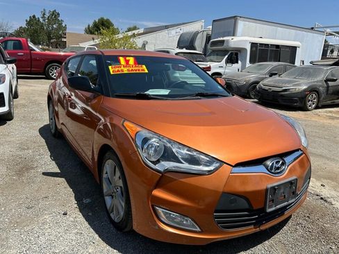 Used 2017 Hyundai Veloster FWD image 2