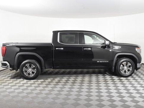 Used 2025 GMC Sierra 1500 SLT image 5