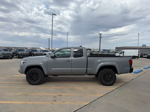 Used 2019 Toyota Tacoma SR5 w/ SR5 Appearance Package (SM) AWD/4WD image 4