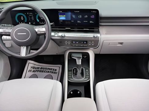 Used 2025 Hyundai Kona SEL FWD image 11