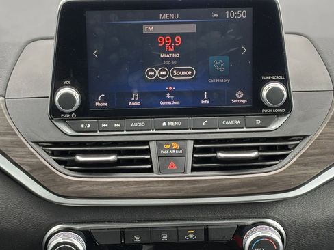 Used 2025 Nissan Altima 2.5 SV FWD image 17