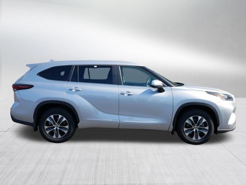 Certified 2025 Toyota Highlander XLE AWD/4WD image 8