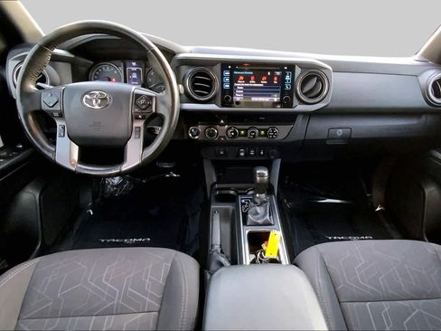 Used 2018 Toyota Tacoma TRD Off-Road AWD/4WD image 15