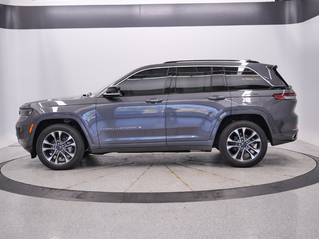 Used 2023 Jeep Grand Cherokee Overland AWD/4WD image 2