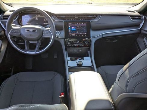 New 2025 Jeep Grand Cherokee Laredo RWD image 31