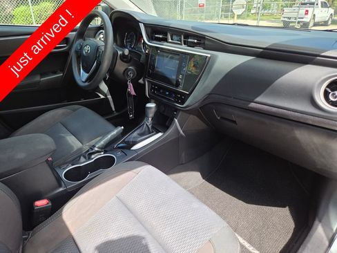 Used 2019 Toyota Corolla LE FWD image 13