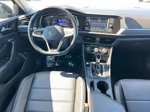 Used 2024 Volkswagen Jetta SE FWD image 16