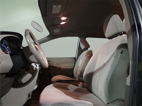 Used 2011 Toyota Sienna LE image 9