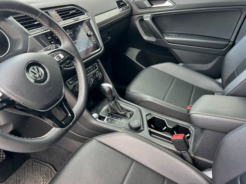 Used 2021 Volkswagen Tiguan SE w/ Panoramic Sunroof Package image 14