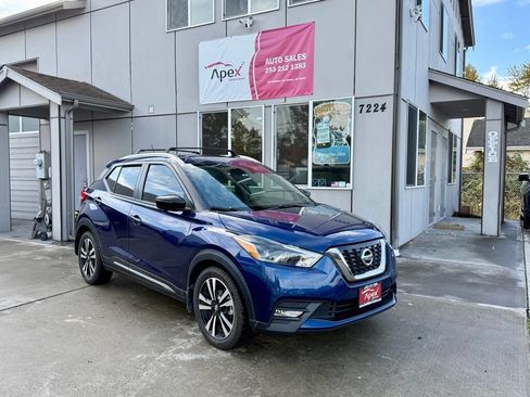 Used 2018 Nissan Kicks SR w/ Exterior Package image 2