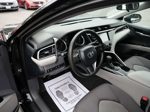 Used 2018 Toyota Camry LE FWD image 9