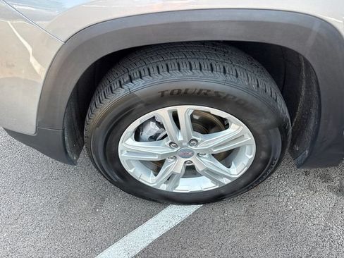 Used 2024 GMC Terrain SLE AWD/4WD image 34