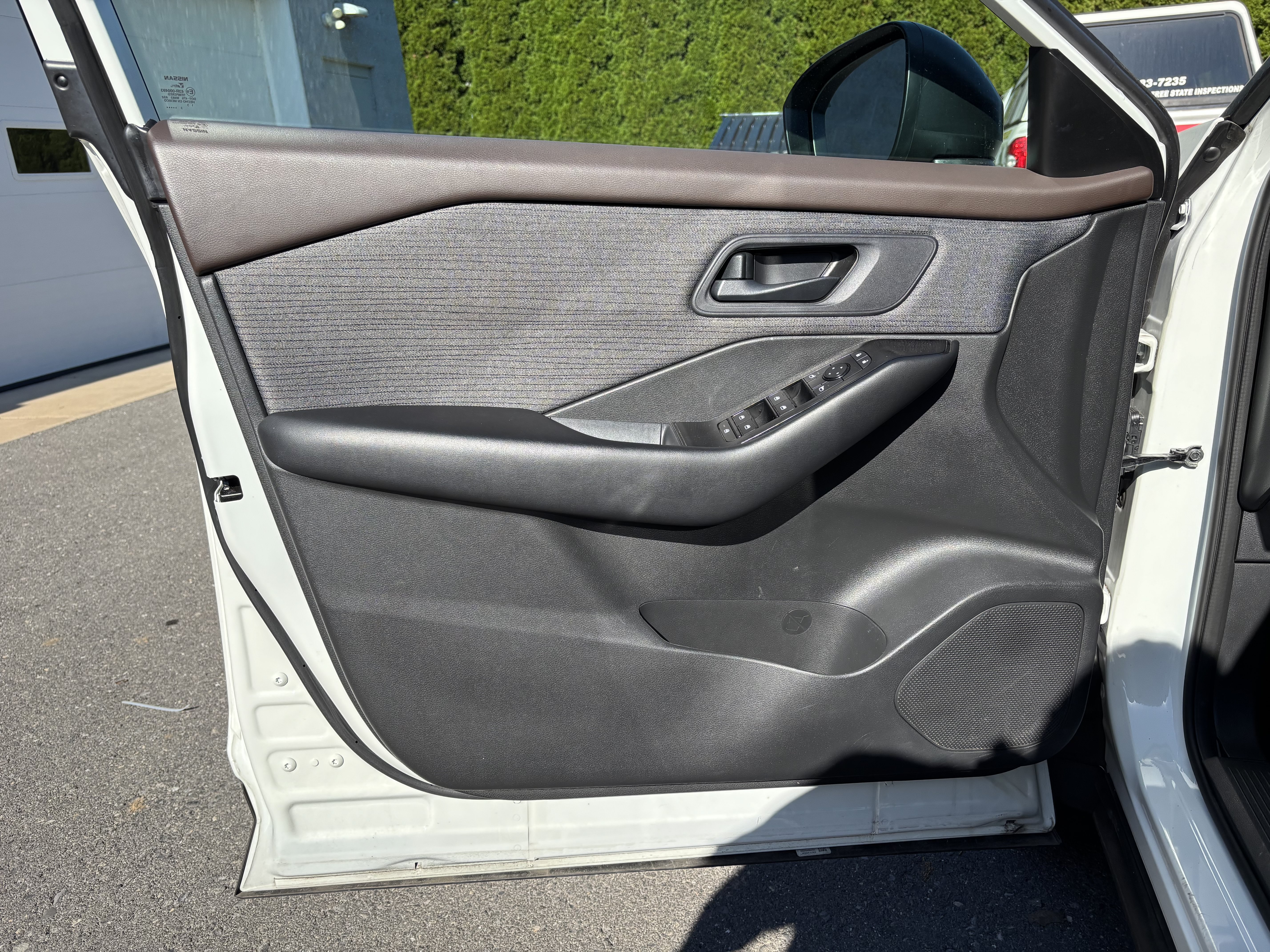 Used 2023 Nissan Rogue S AWD/4WD image 16