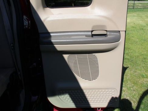 Used 2000 Ford F250 Lariat image 22