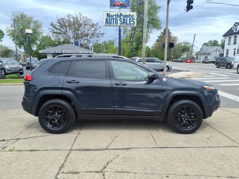 Used 2017 Jeep Cherokee Trailhawk w/ Comfort & Convenience Group AWD/4WD image 1