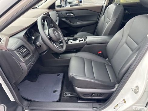 Used 2023 Nissan Rogue SV w/ SV Premium B Package image 10