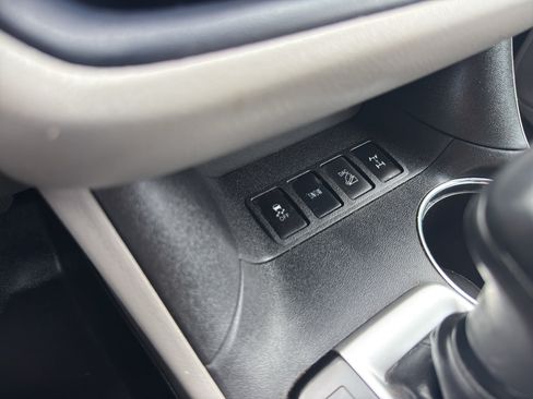Used 2019 Toyota Highlander Plus AWD/4WD image 20