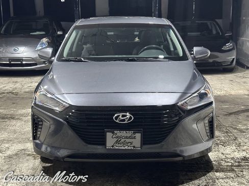 Used 2019 Hyundai Ioniq Plug-In Hybrid image 2