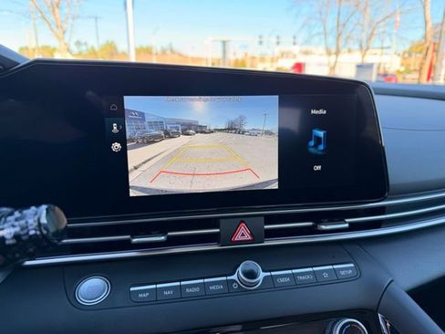 New 2026 Hyundai Elantra Limited FWD image 17