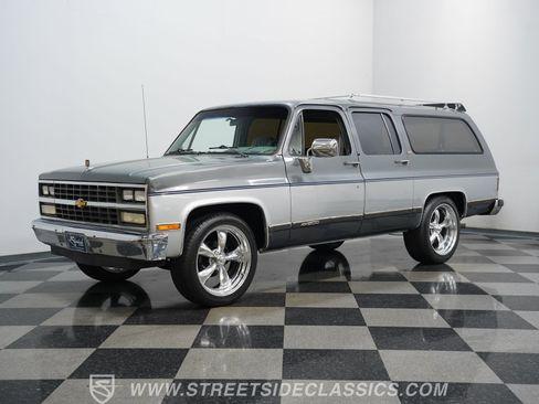 Used 1990 Chevrolet Suburban 2WD image 6