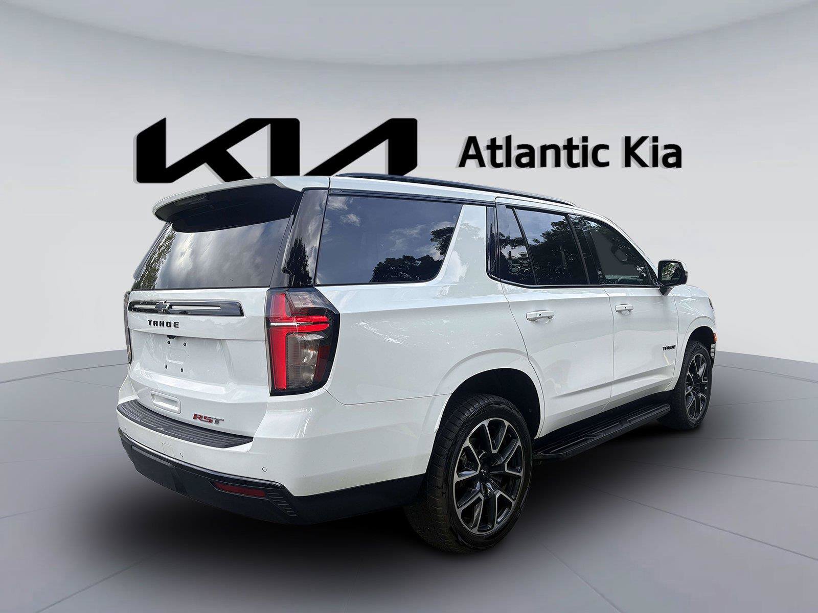 Used 2023 Chevrolet Tahoe RST w/ Luxury Package AWD/4WD image 6