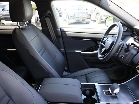 Certified 2026 Land Rover Range Rover Evoque Dynamic SE AWD/4WD image 8