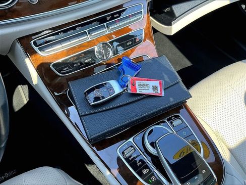 Used 2019 Mercedes-Benz E 300 4MATIC image 31