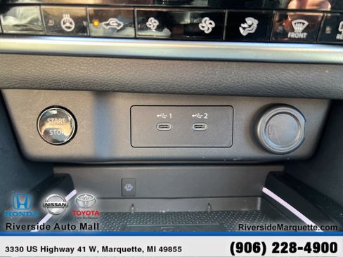 Used 2024 Nissan Rogue Platinum AWD/4WD image 18