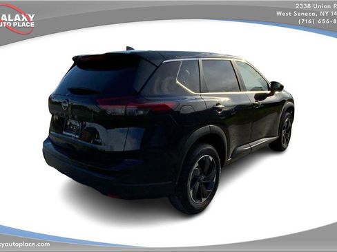 Used 2025 Nissan Rogue SV image 5