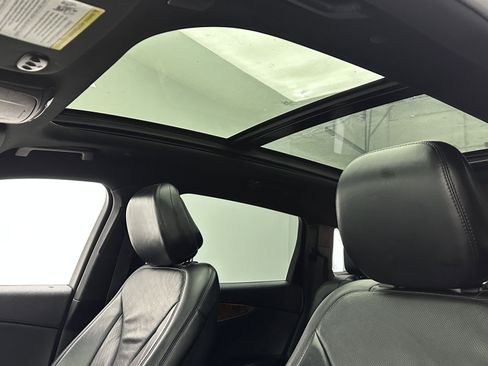 Used 2020 Lincoln Nautilus Reserve w/ Equipment Group 201A image 5