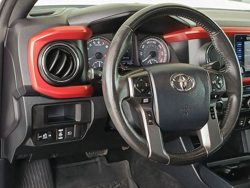 Used 2019 Toyota Tacoma TRD Off-Road image 18