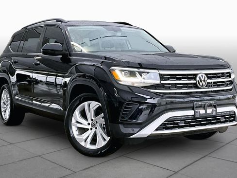 Used 2023 Volkswagen Atlas SE FWD image 2