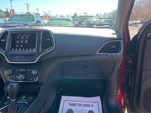 Used 2019 Jeep Cherokee Trailhawk image 28