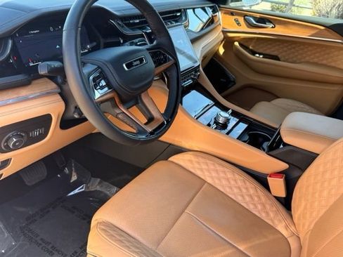 Used 2025 Jeep Grand Cherokee L Summit AWD/4WD image 10
