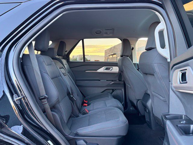 Used 2025 Ford Explorer Active RWD image 15