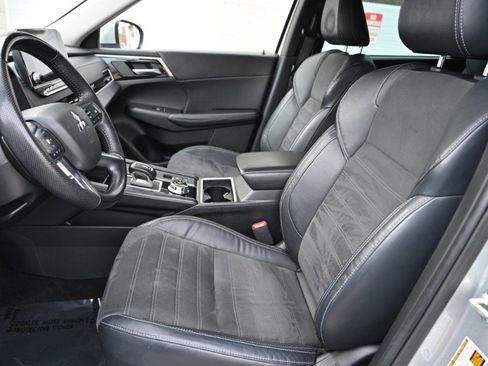 Used 2023 Mitsubishi Outlander SE image 15