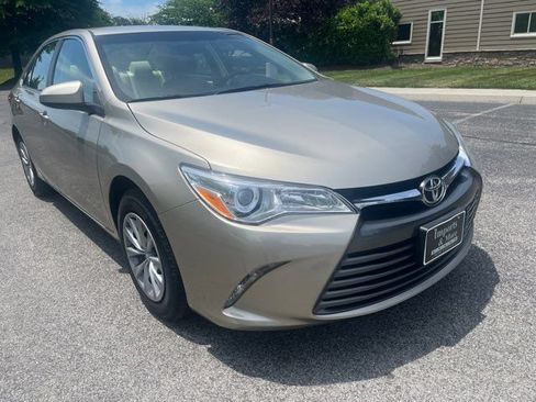 Used 2016 Toyota Camry LE FWD image 29